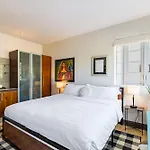 Oceanfront Oasis 2-Br Apartment On Ocean Drive