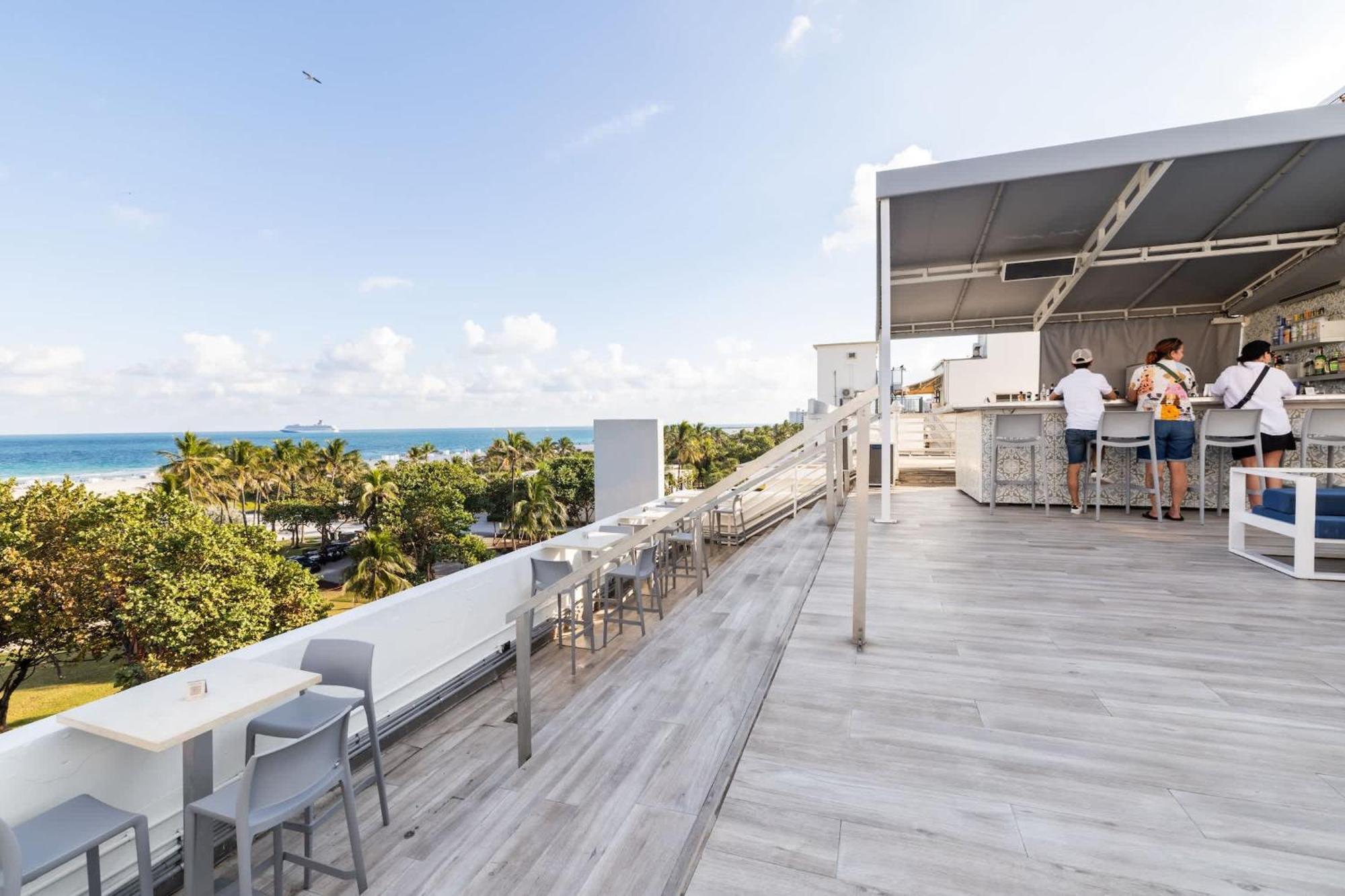 Oceanfront Oasis 2-br On Ocean Drive Miami Beach