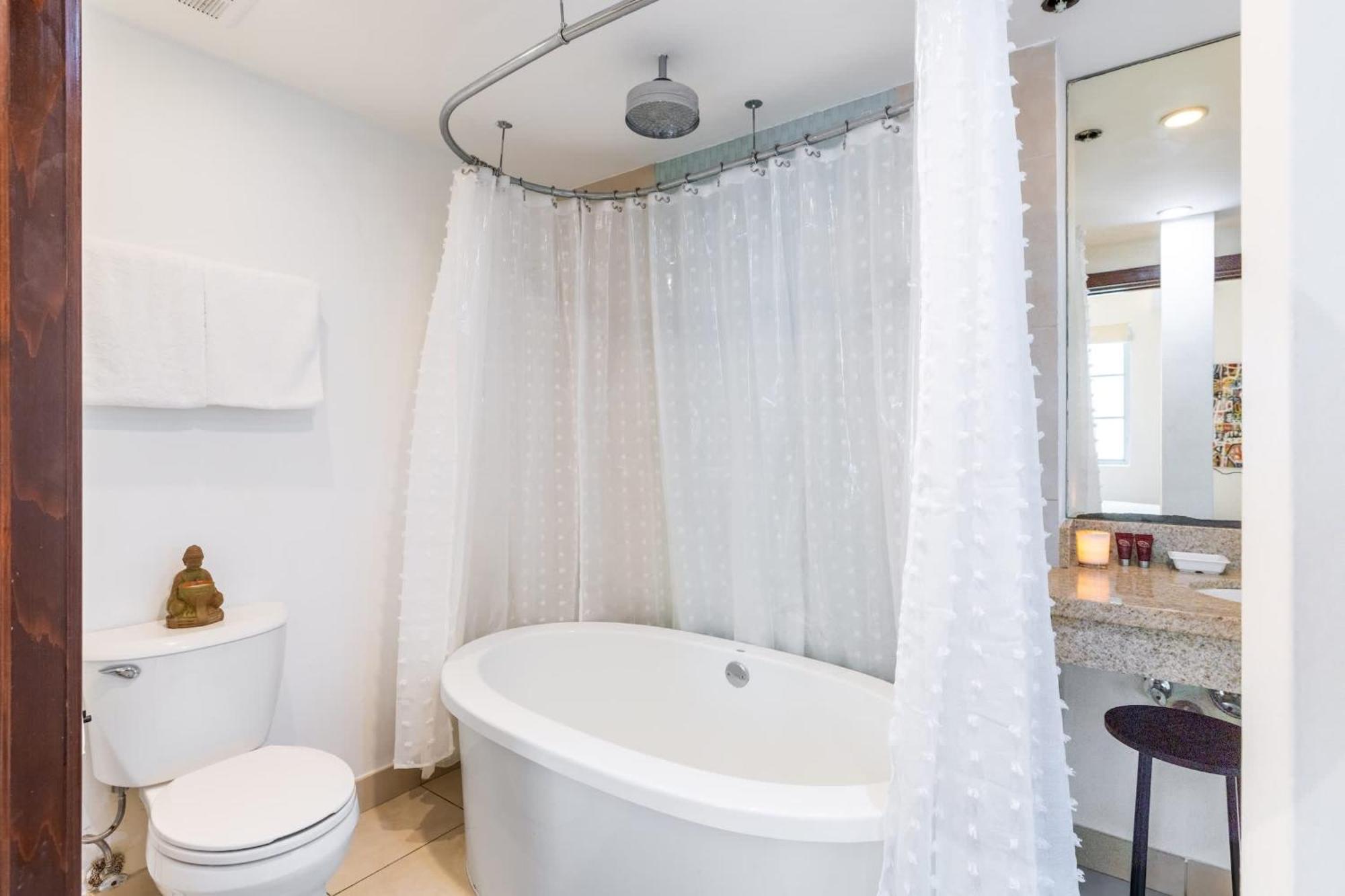 Oceanfront Oasis 2-br On Ocean Drive