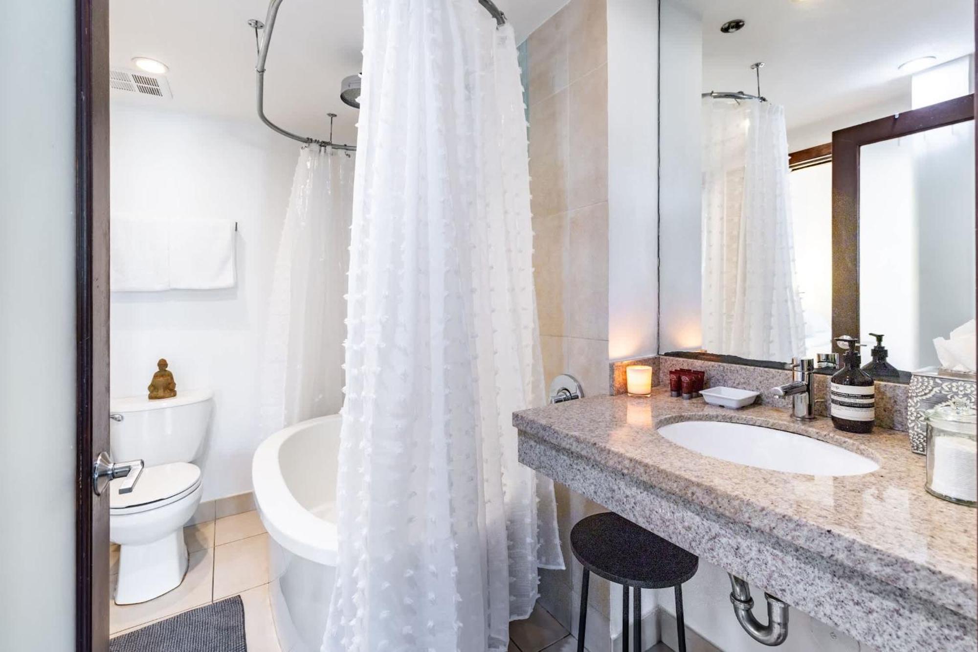 Oceanfront Oasis 2-br On Ocean Drive Apartment