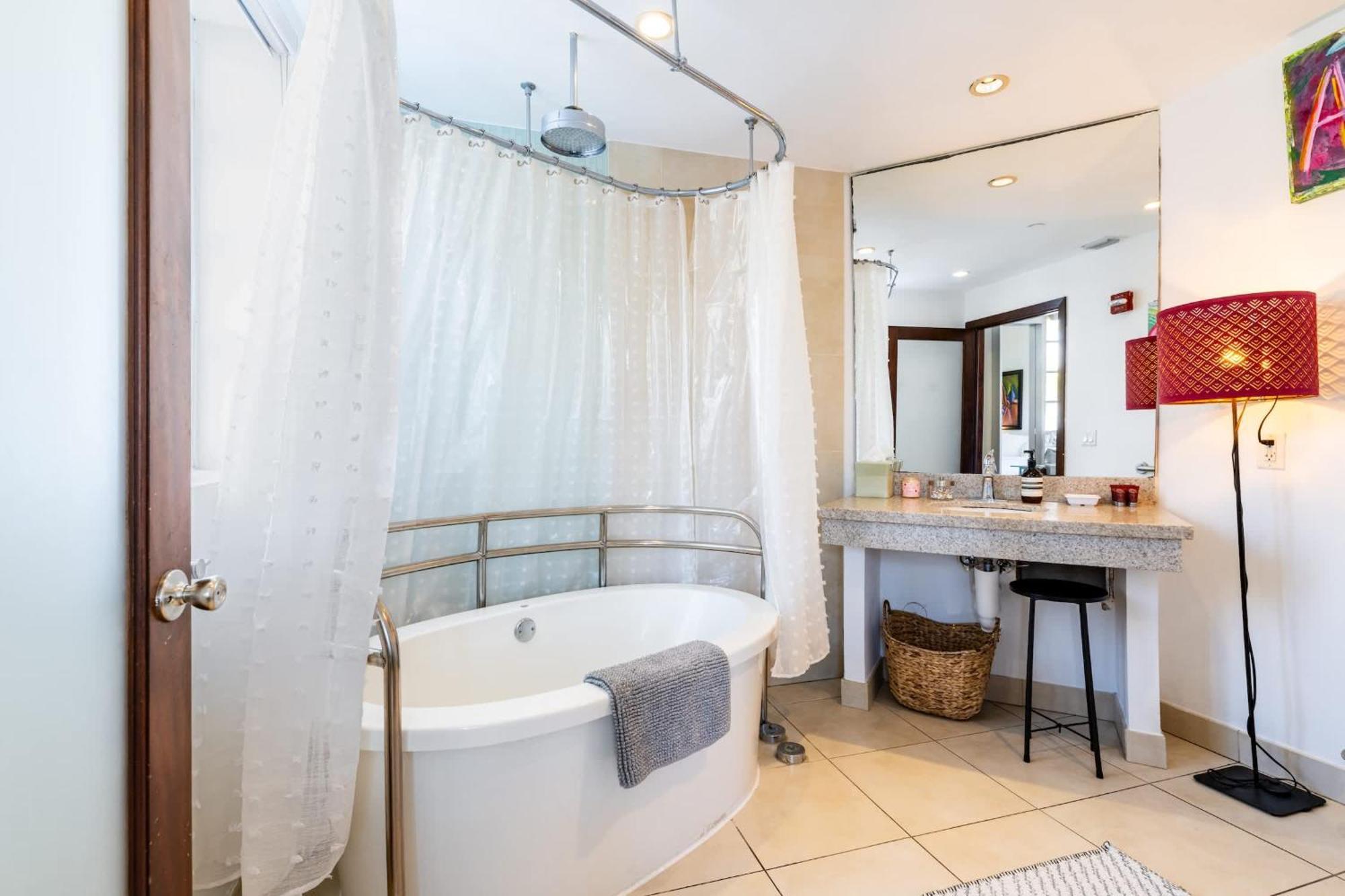 Apartment Oceanfront Oasis 2-br On Ocean Drive *